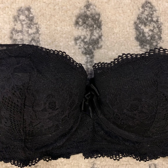 Black Lace Strapless Bra - Picture 2 of 5